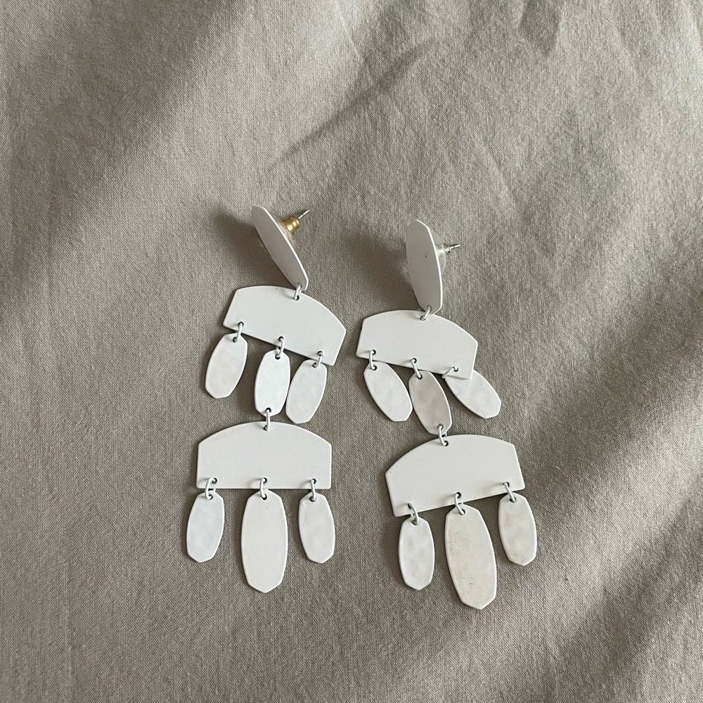 Kendra Scott Emmett Earrings in White
